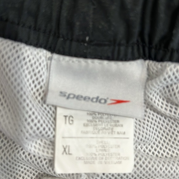 Rare Speedo Swim Black, White & Red Shorts super cool Designed Sportswear Fun 🤩 - Picture 5 of 8